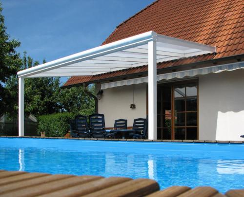 foto-haus-mit-pool-quer1